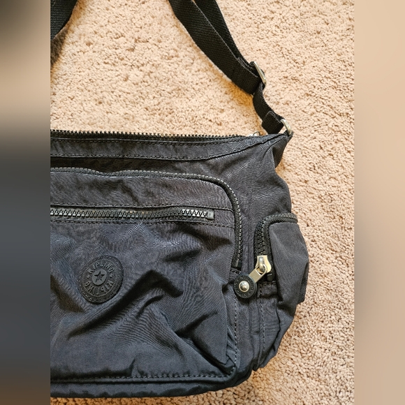 Kipling Handbags - Kipling Gabbie S Crossbody Dark Blue Navy Zippered Medium Size EUC